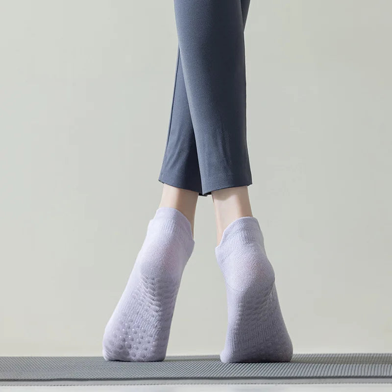 Meias Antiderrapantes para Yoga e Pilates – Conforto e Segurança para Seus Treinos!